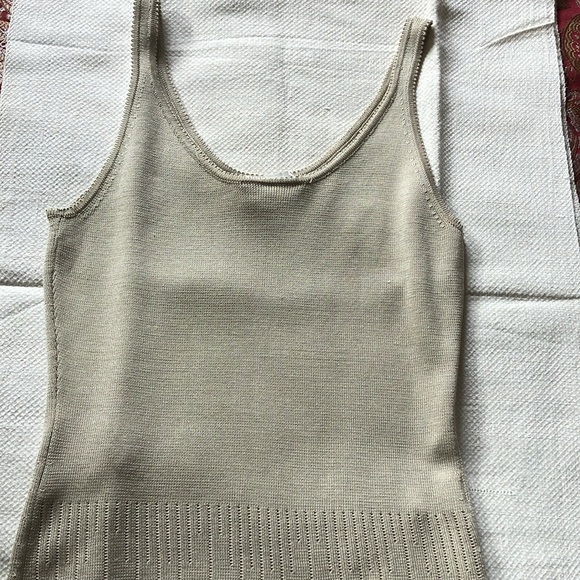 Sleeveless Silk Tank Top - Picture 2 of 3